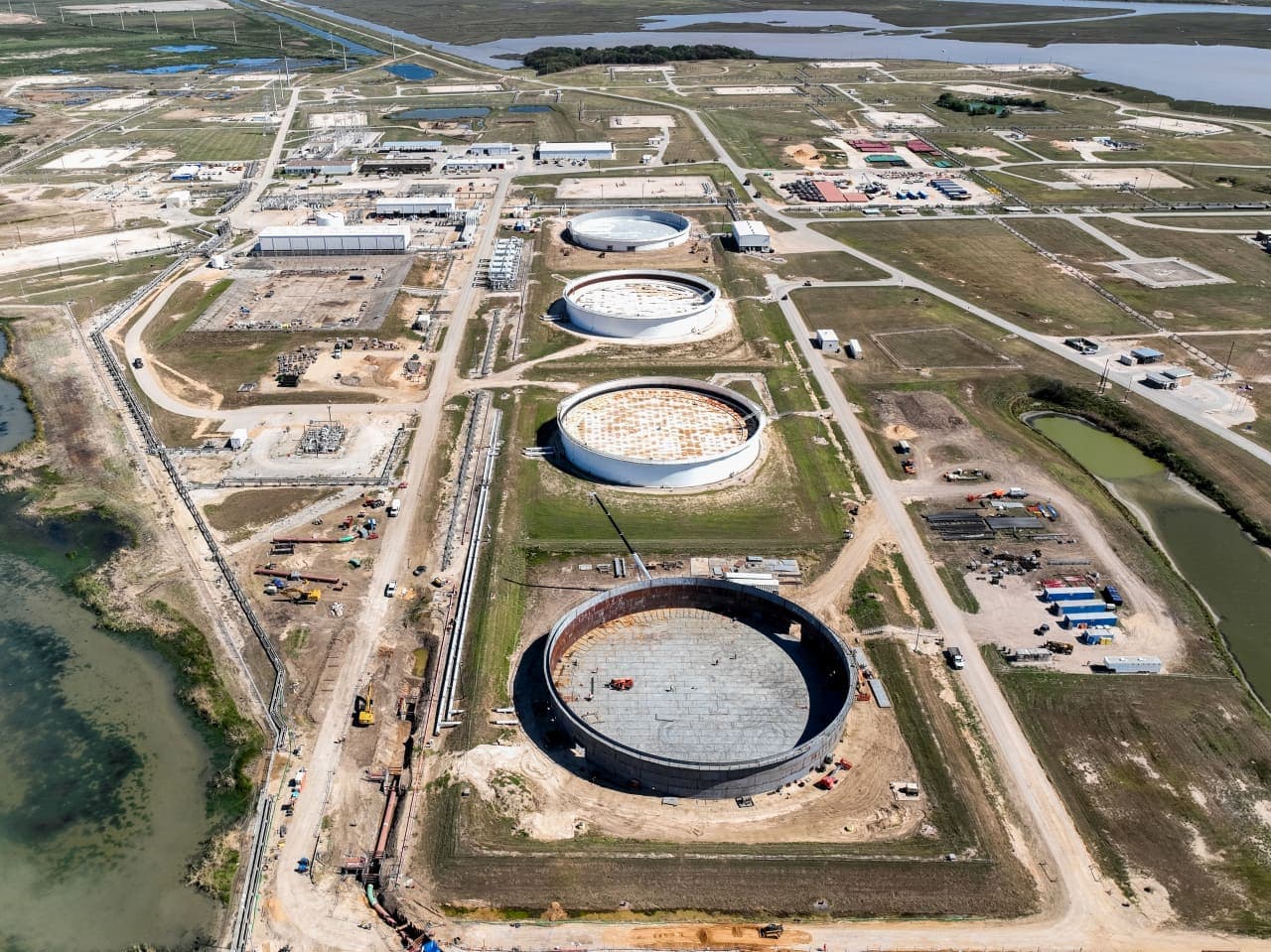 Here’s the real story behind the record drop in America’s oil reserves