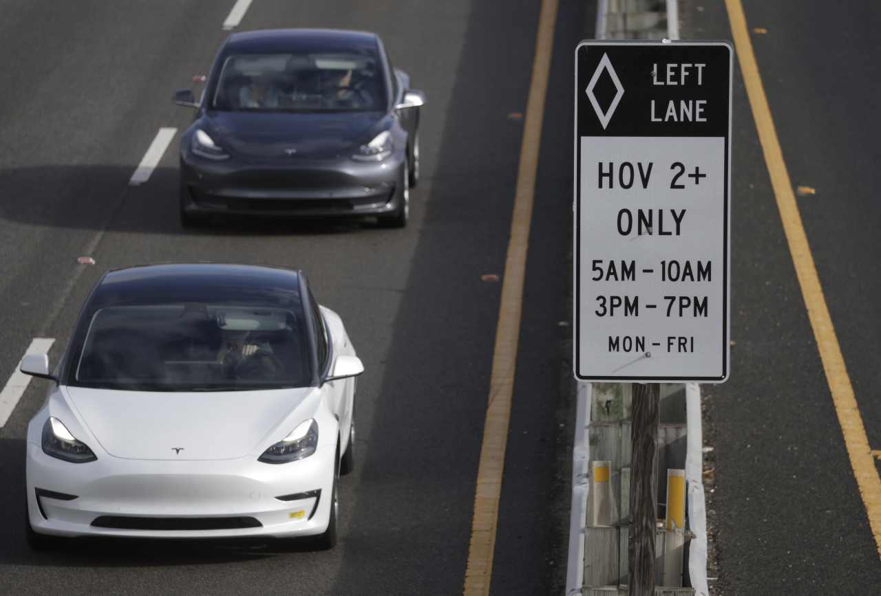 Tesla just hit a ‘symbolic’ self-driving milestone. Real-world success will be tougher.