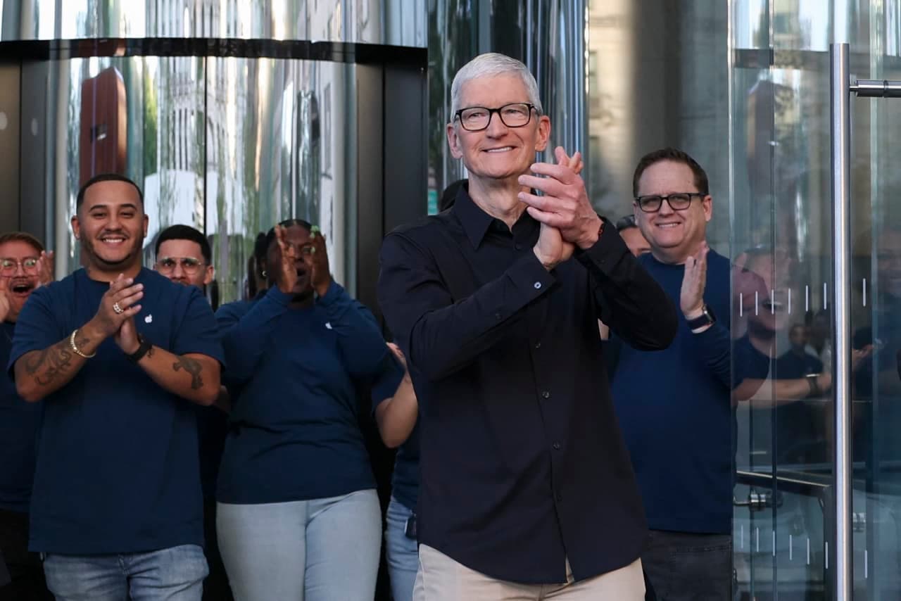 Apple CEO Tim Cook to step down after overseeing 1,900% stock surge. His successor faces big challenges.