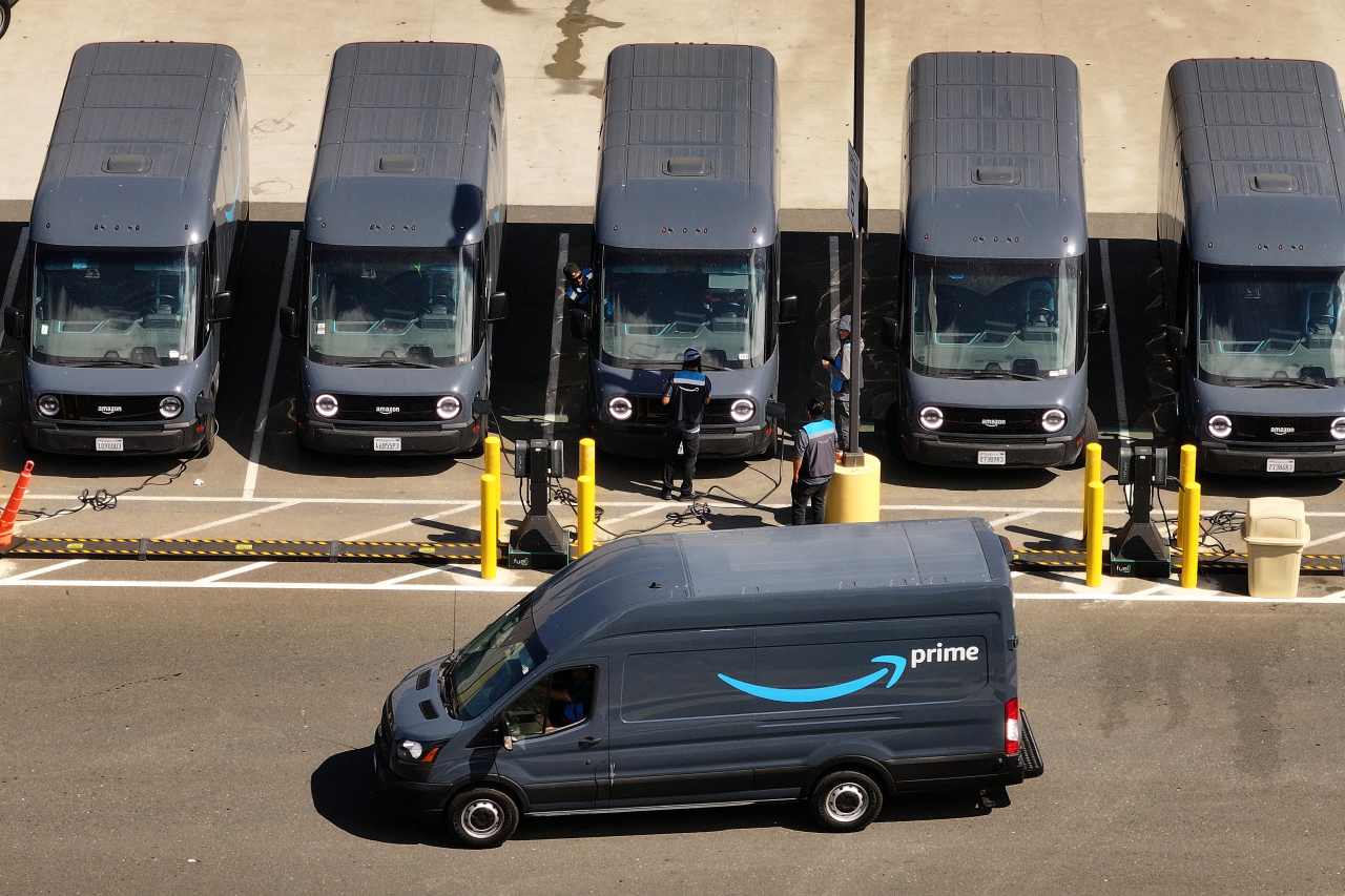 Amazon, USPS strike a deal — showing they still need each other despite threats of big delivery cuts