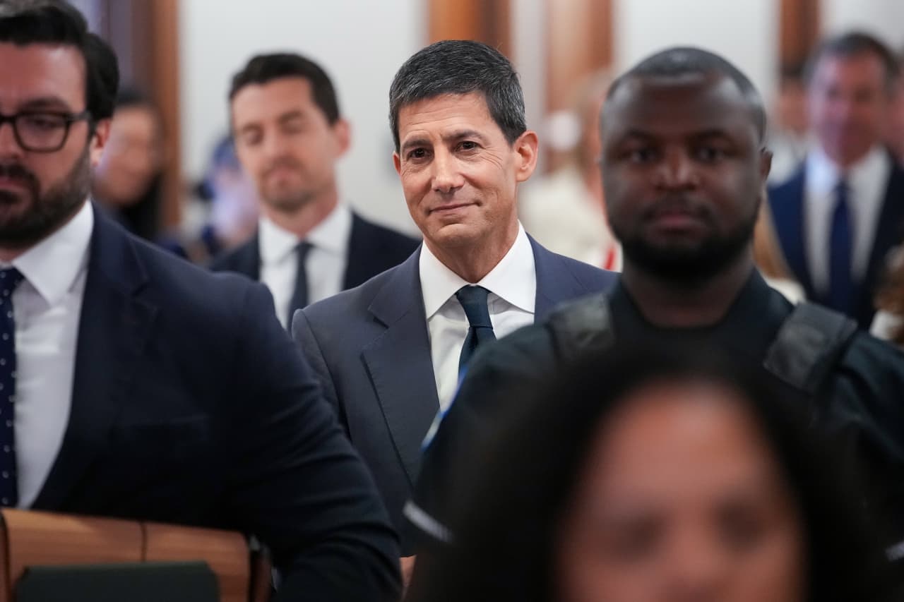 New Fed chair Warsh will have a fight on his hands if he pushes for interest-rate cuts