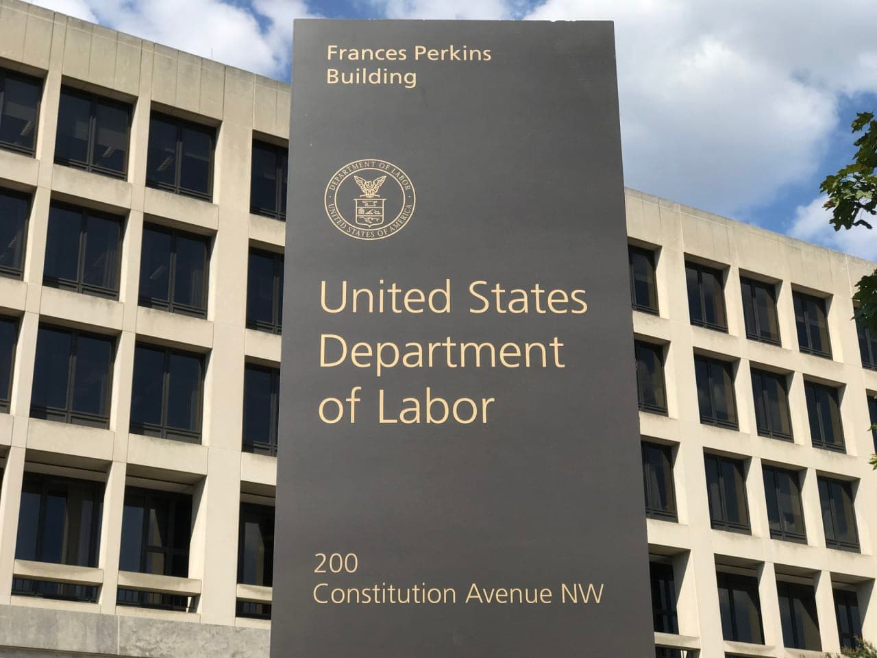 The federal government plans to make it harder for you to sue your employer over alternative 401(k) investment options