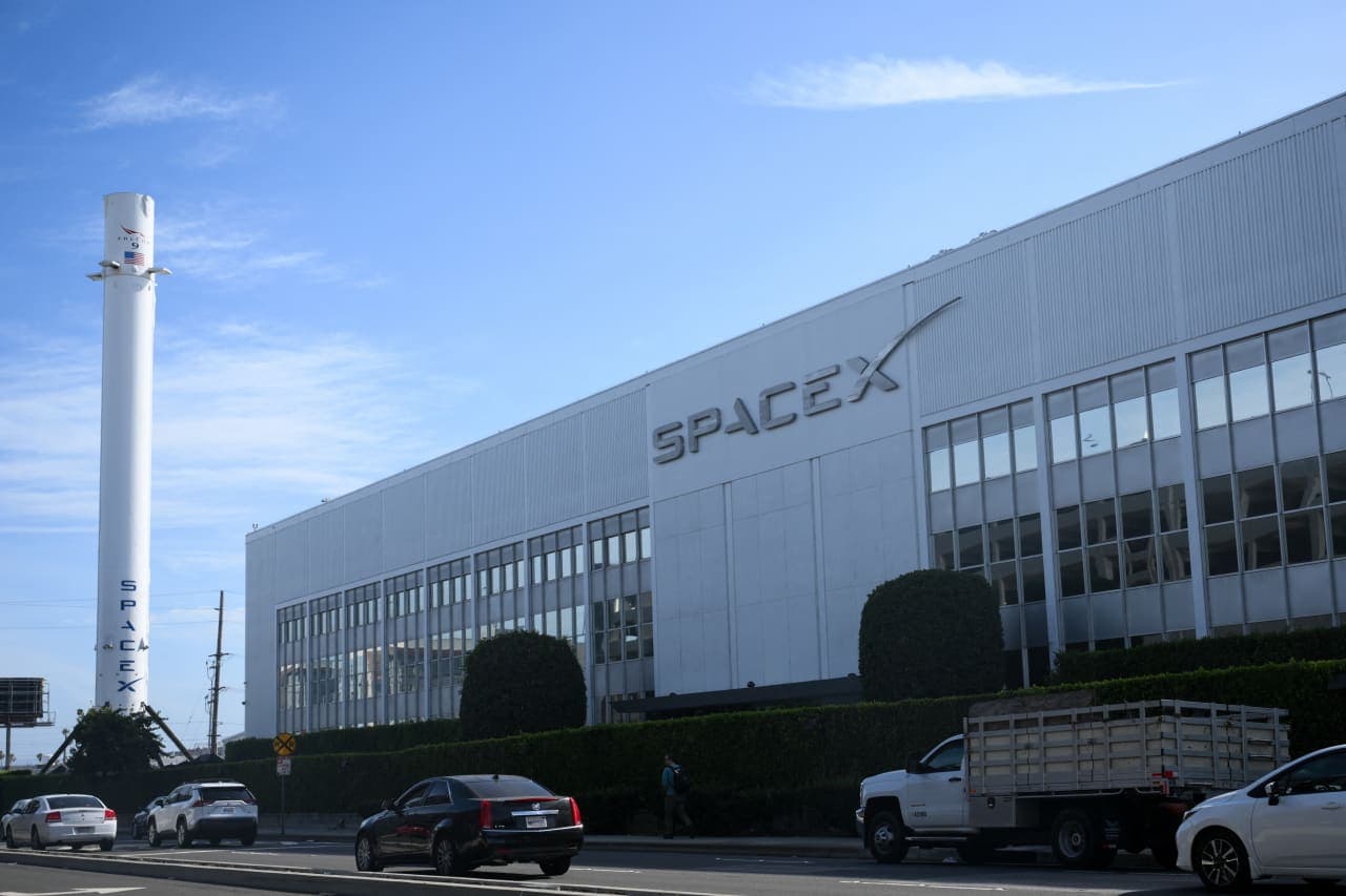 Tom Lee says the tech-stock dip ahead of SpaceX’s IPO will reverse afterwards
