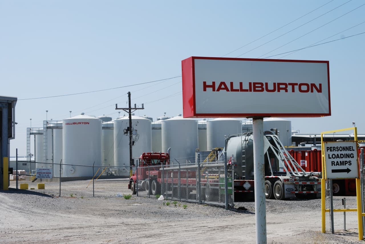 Halliburton’s outlook backs one analyst’s view to buy oil-service stocks now