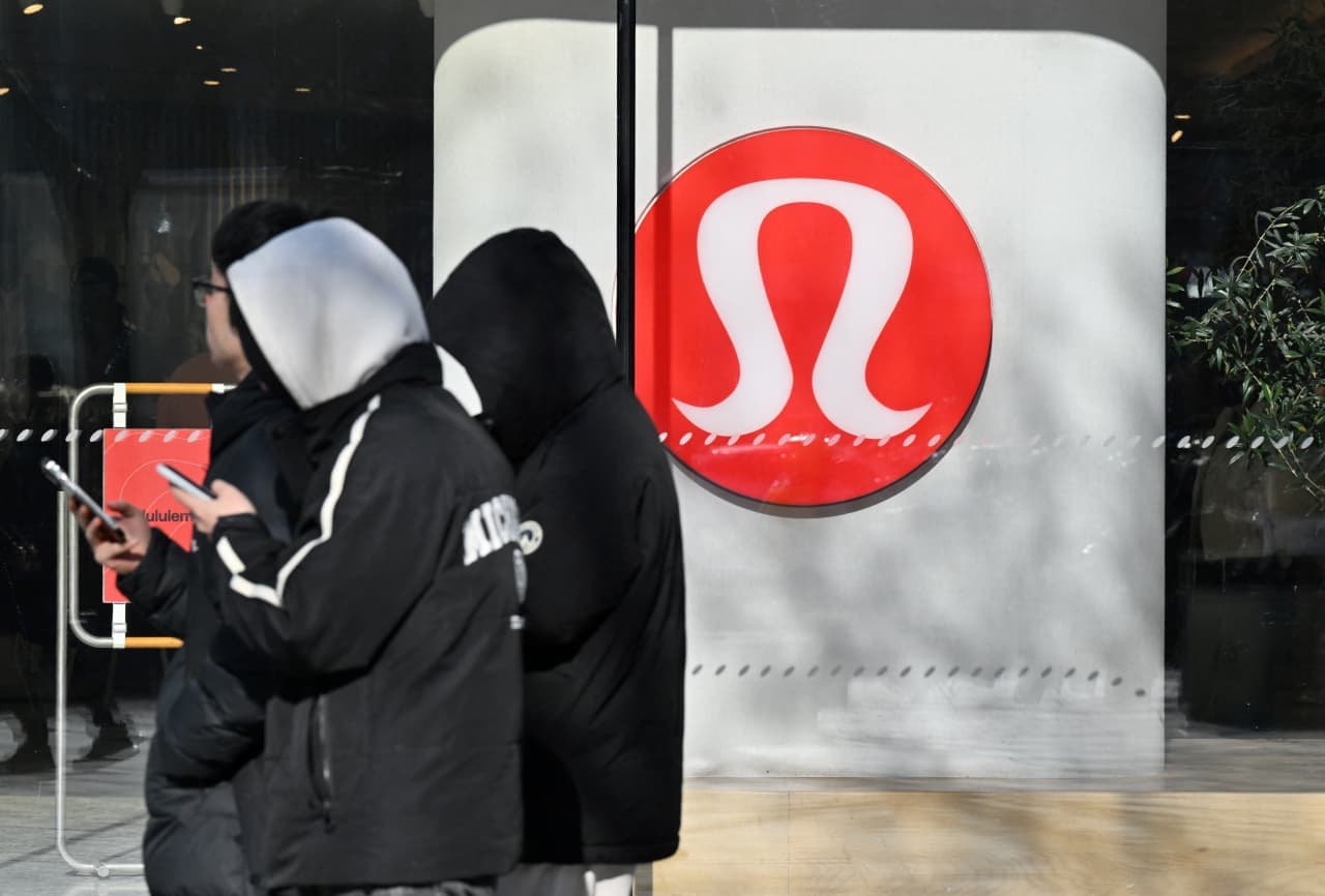 Lululemon is getting a Nike veteran as its new CEO. An analyst says that could be a problem.