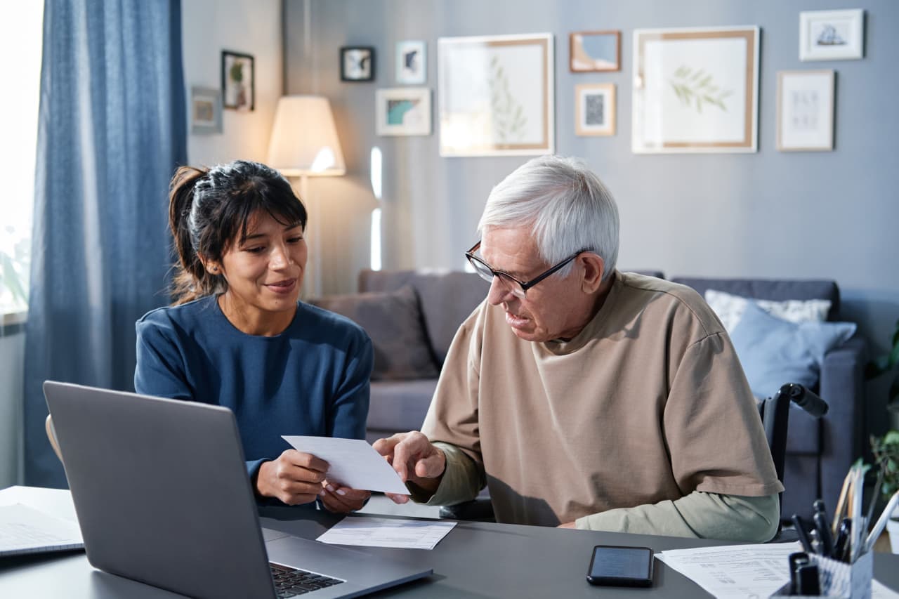 ‘It saved my relationship with my mom.’ These money managers may help if you’re feeling overwhelmed helping your parents pay their bills.