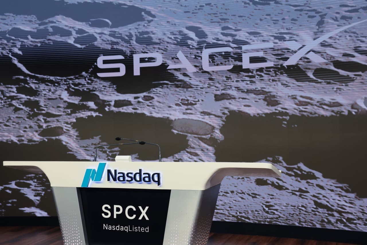 Is it too late to buy SpaceX’s stock? Here’s how Tesla’s did after one day — and five years.