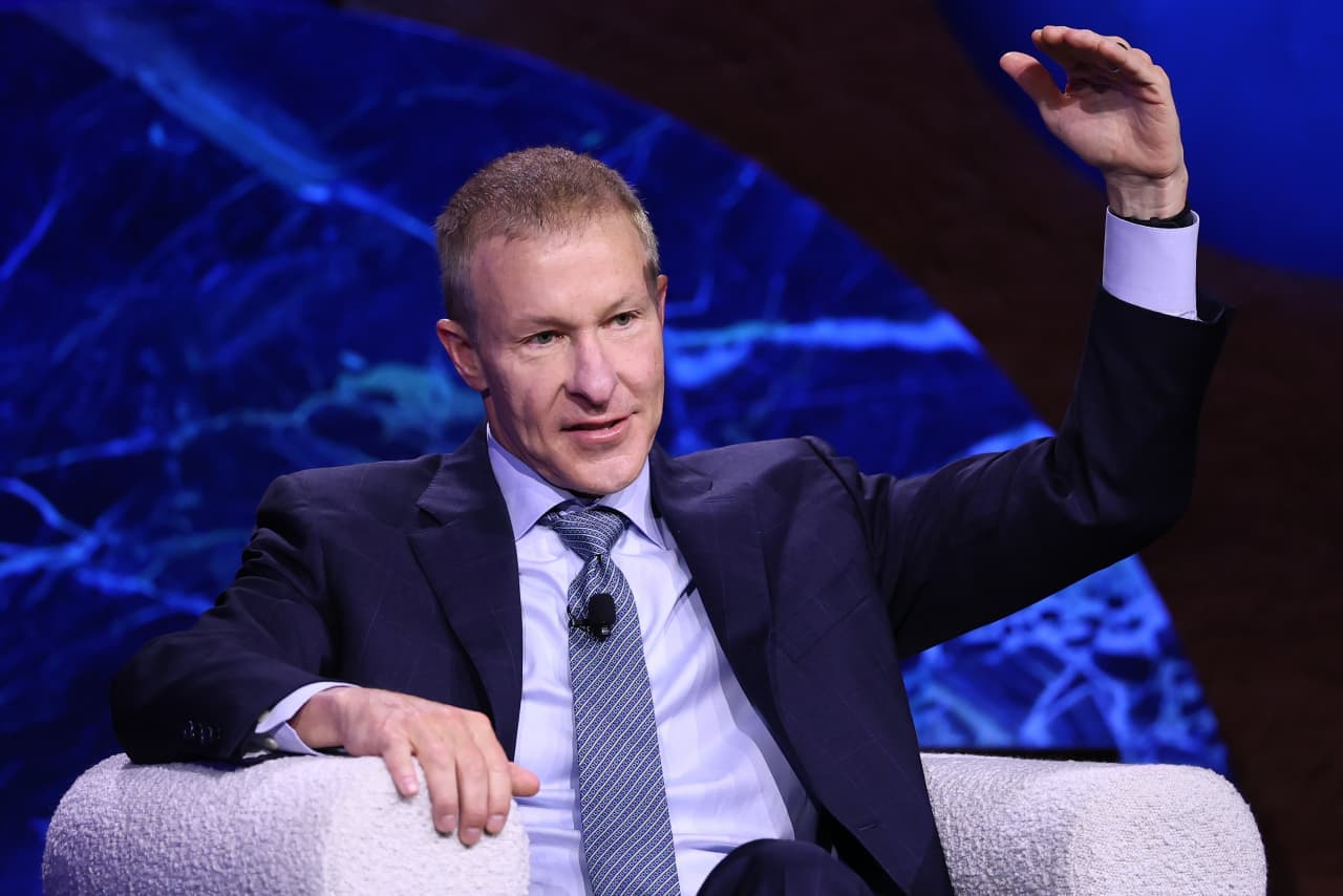 United CEO defends merger dreams despite pushback from American Airlines