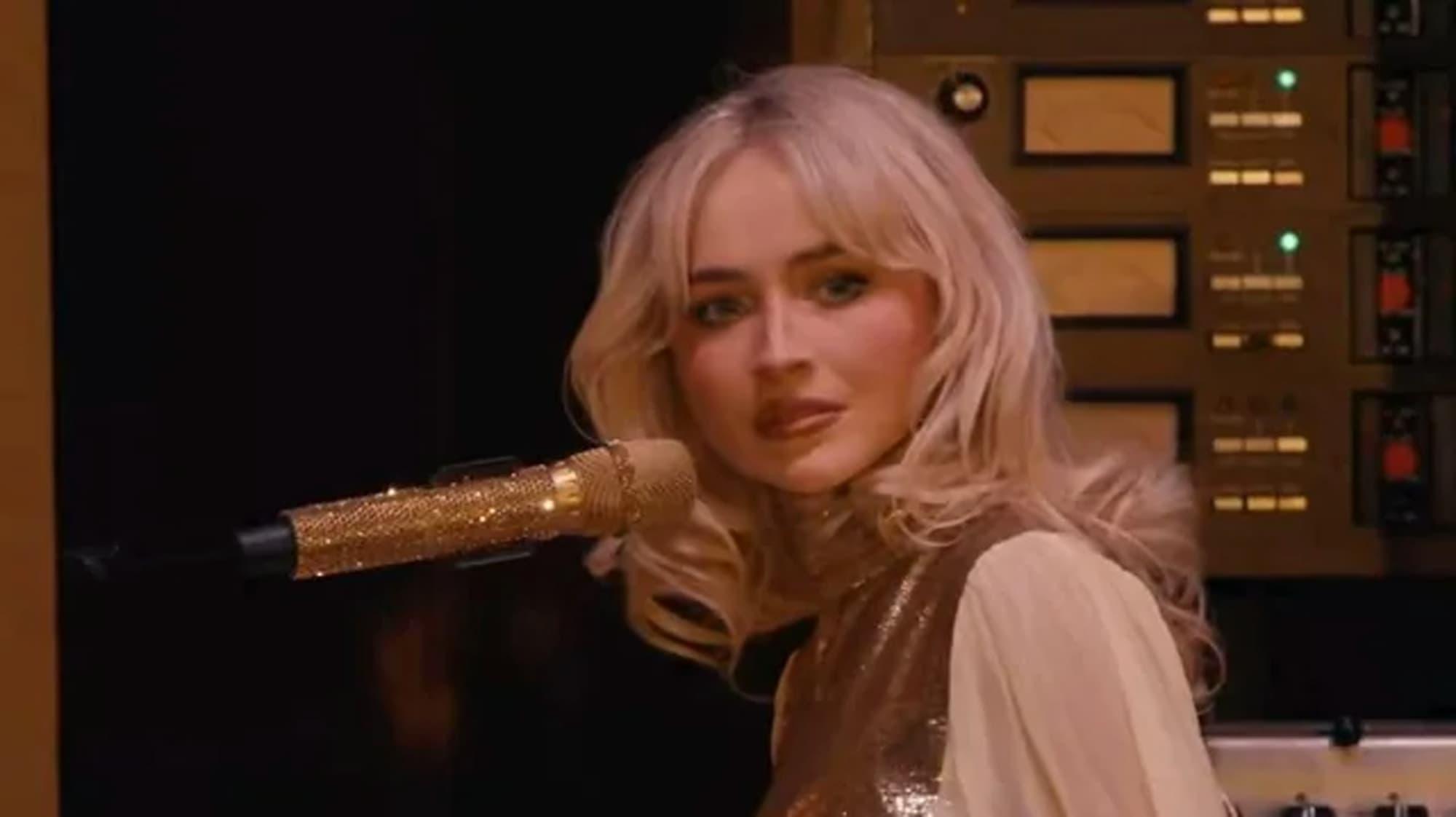 Sabrina Carpenter apologizes for mistaking fan’s cultural chant with yodeling in awkward Coachella moment