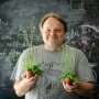 Plants evolved distinct functions for two forms of a fundamental signaling molecule, study shows