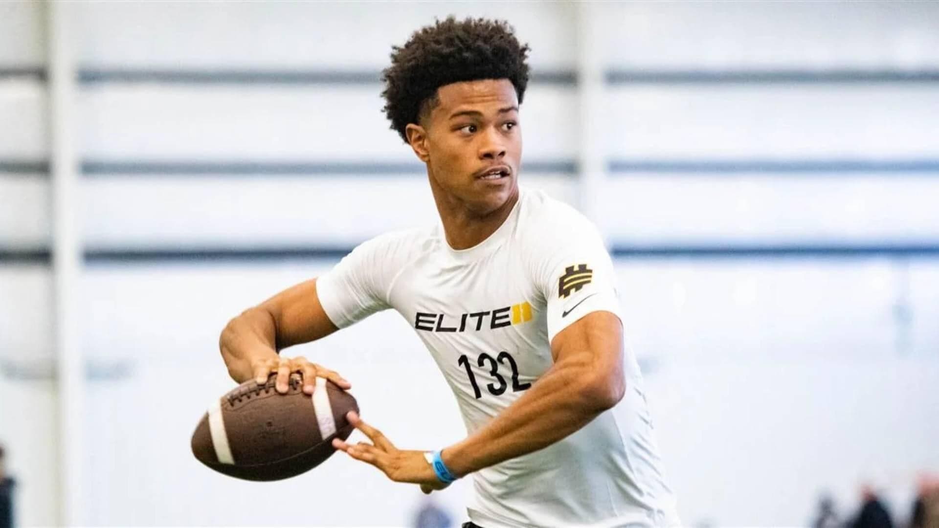 
                        Miami football recruiting: 2027's No. 2 QB Israel Abrams commits to Hurricanes after run of splashy transfers
                    