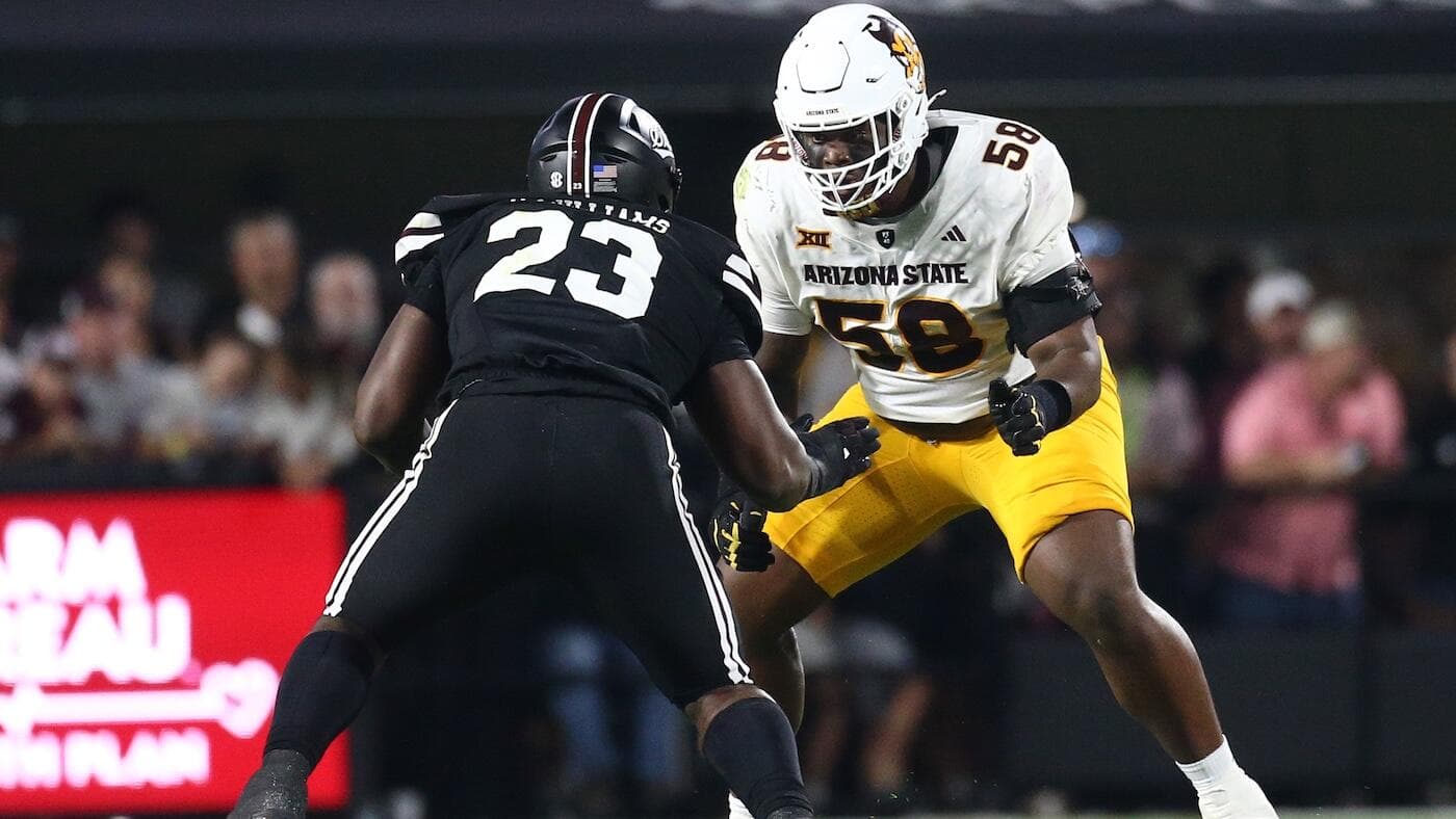 
                        Patriots seven-round 2026 NFL mock draft: New England adds protection for Drake Maye, plus help off the edge
                    