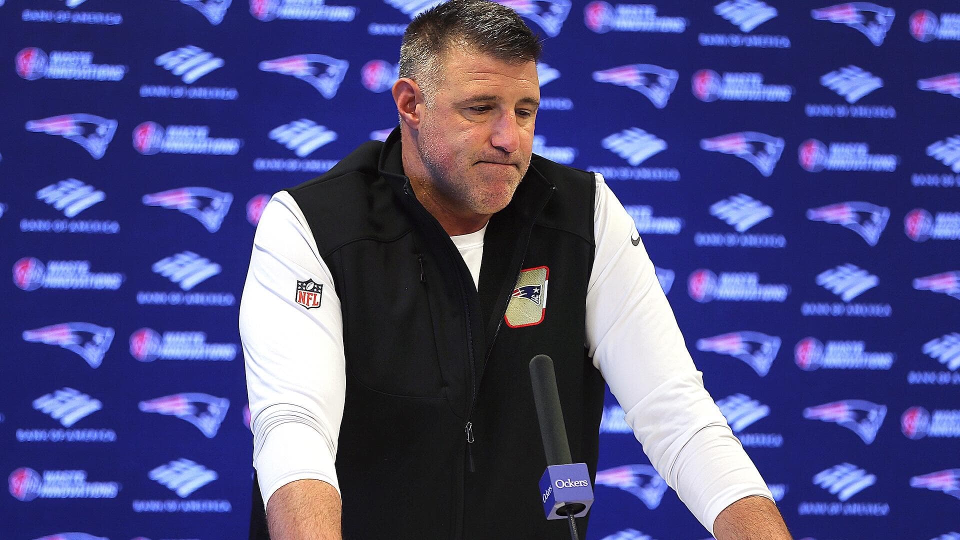 
                        Patriots' Mike Vrabel to seek counseling, will not be with team for Day 3 of the NFL Draft, per report
                    