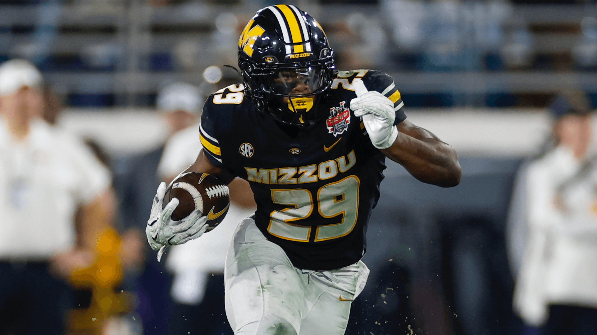 
                        Missouri star RB Ahmad Hardy shot at concert in Mississippi, in stable condition after undergoing surgery
                    