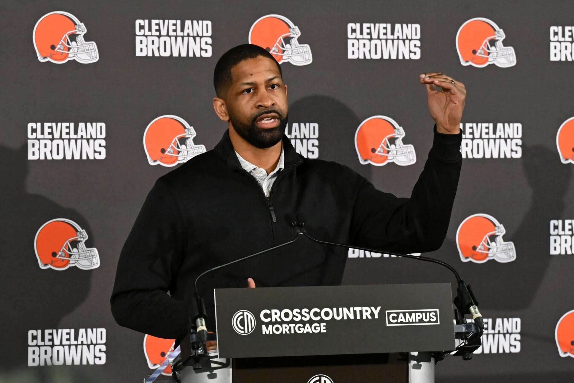 
                        Browns could get bonus first-round pick from Rams thanks to unusual clause in Myles Garrett trade
                    