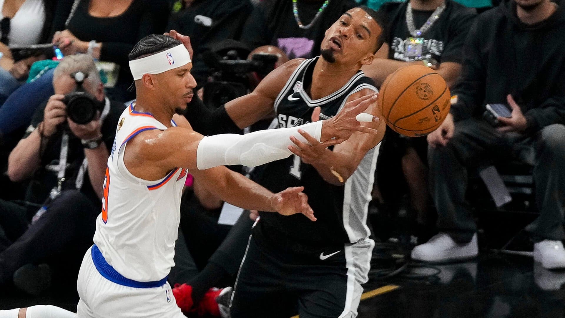 
                        Knicks vs. Spurs odds, prediction: 2026 NBA Finals picks, Game 2 best bets from proven model
                    