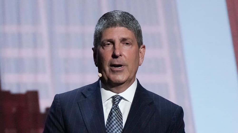 Jeff Shell Begins Preliminary Talks to Exit as Paramount President