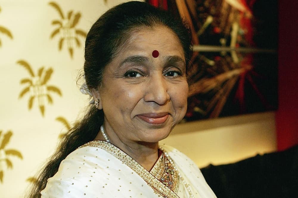 Asha Bhosle, Indian Singer Whose Voice Defined Bollywood for Seven Decades, Dies at 92