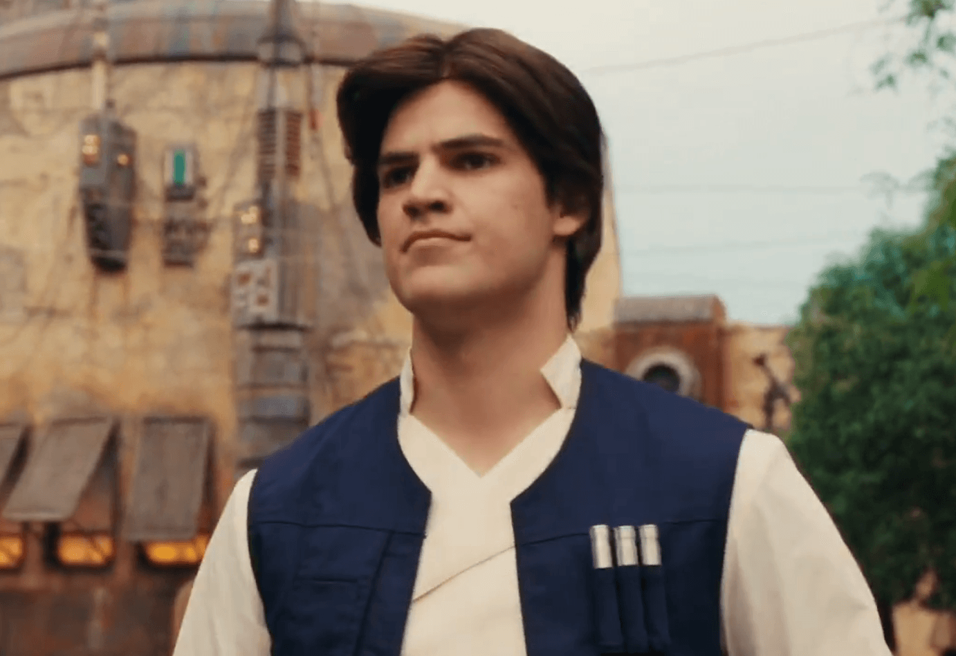 ‘No Harrison Ford’: Disneyland’s New Han Solo Debuts at Galaxy’s Edge and Gets Roasted by Fans for ‘Worst Wig Ever’ and More