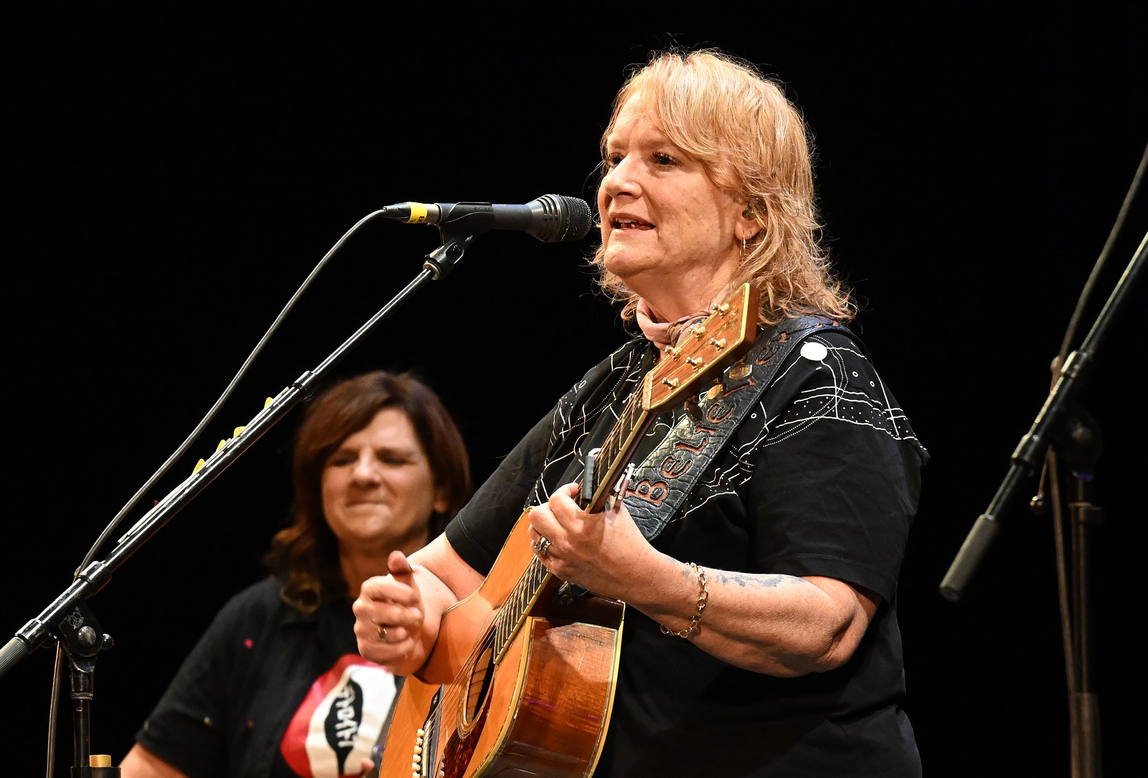 Indigo Girls Receive Outpouring of Love After Emily Saliers Tearfully Acknowledges Two Incurable Conditions Will Affect Vocals on Tour