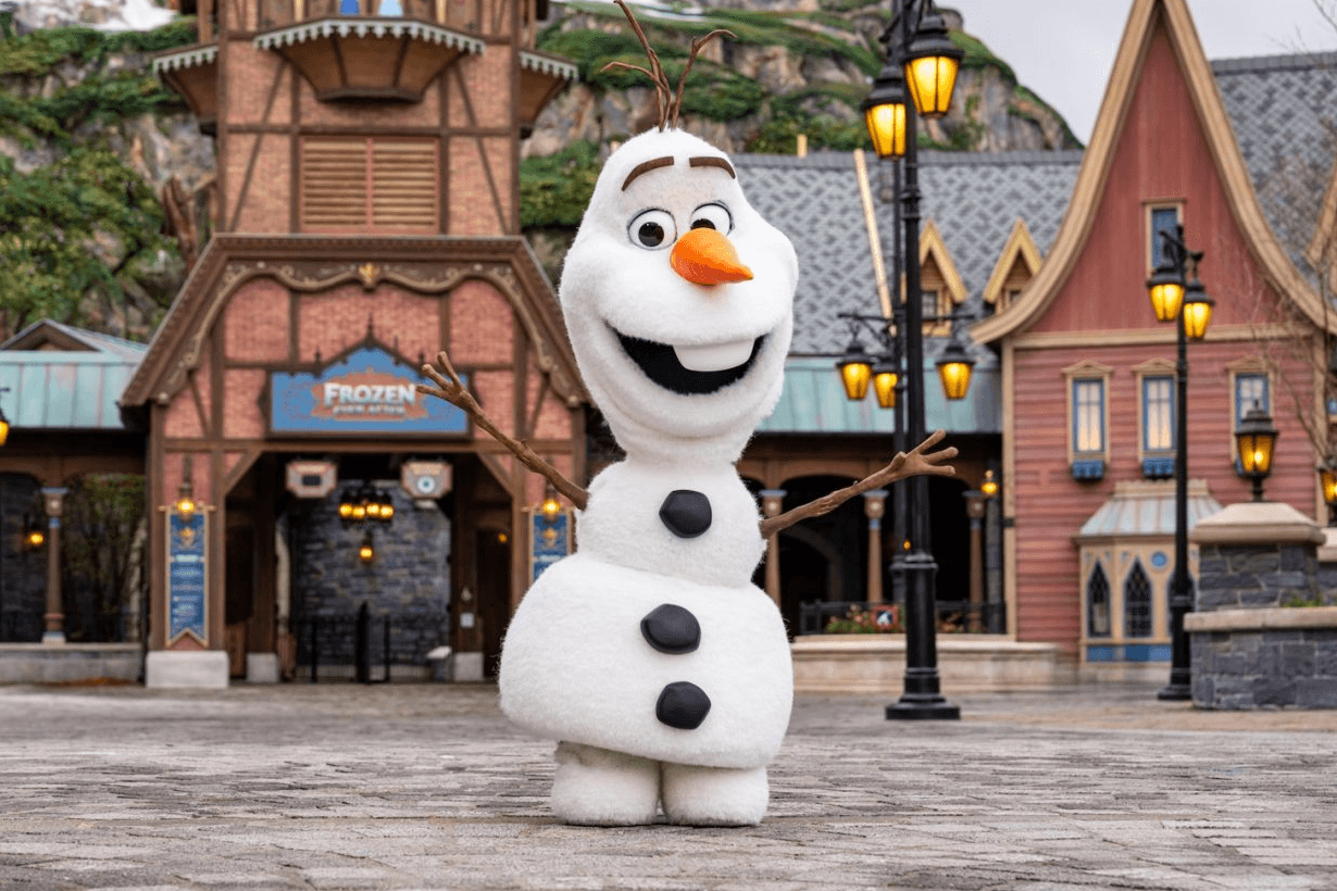 Video of ‘Frozen’ Olaf Robot Collapsing at Disneyland Paris Goes Viral