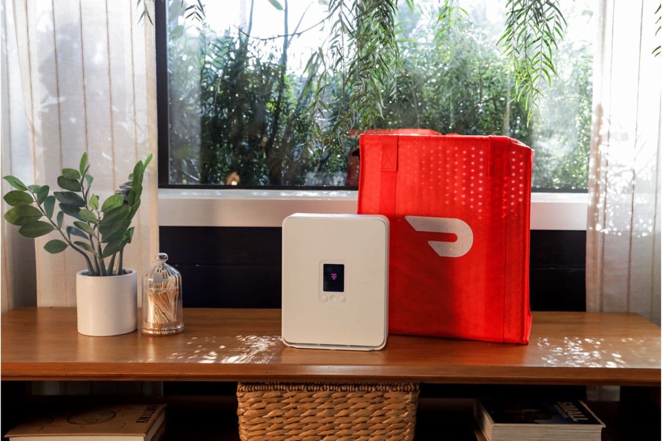 T-Mobile and DoorDash Team Up To Deliver Fast 5G Home Internet, Now Delivered the Fastest
