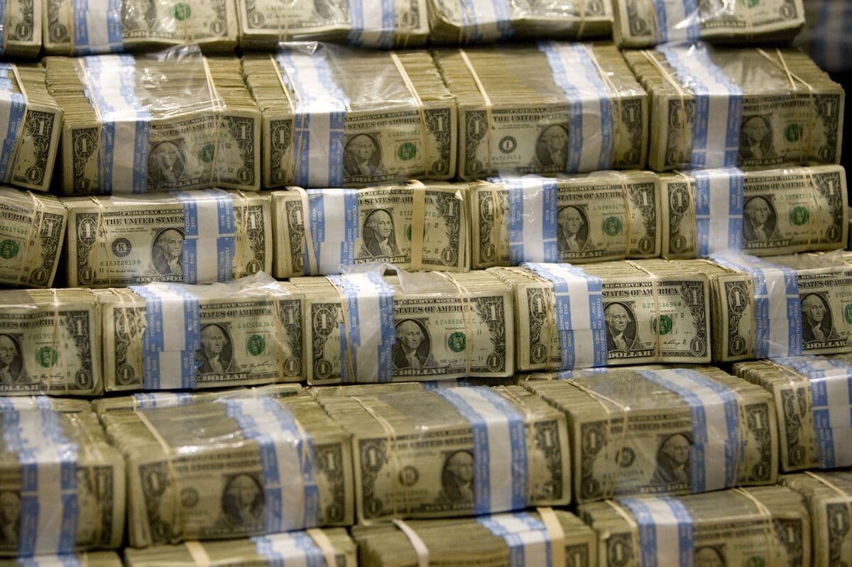 Dollar Is Best Bet in New Global Regime of High Rates, BMO Says