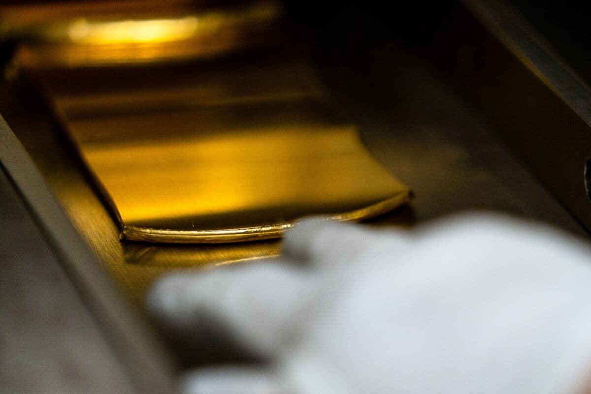 Gold Falls for Third Day as US Launches Fresh Strikes on Iran