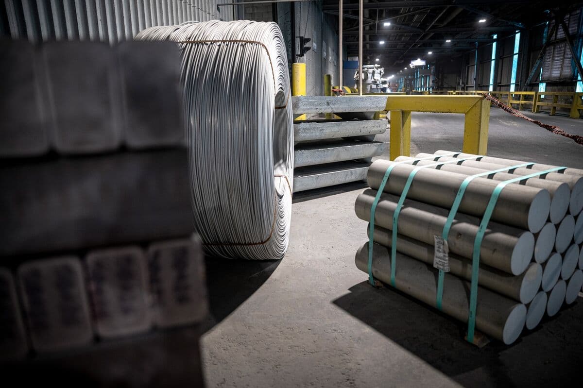Aluminum Advances to Four-Year High on Tighter Global Market