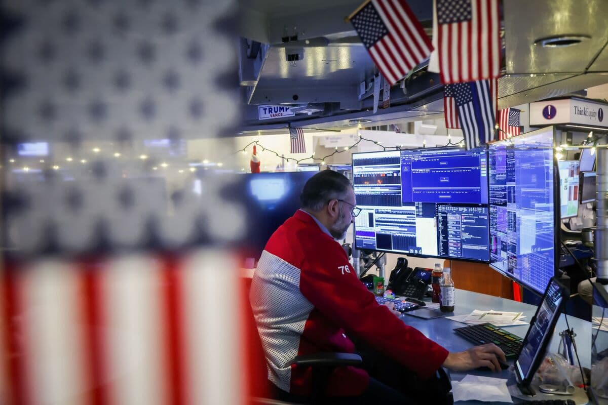 US Stocks Muted on Report Iran Is Halting Messages With US
