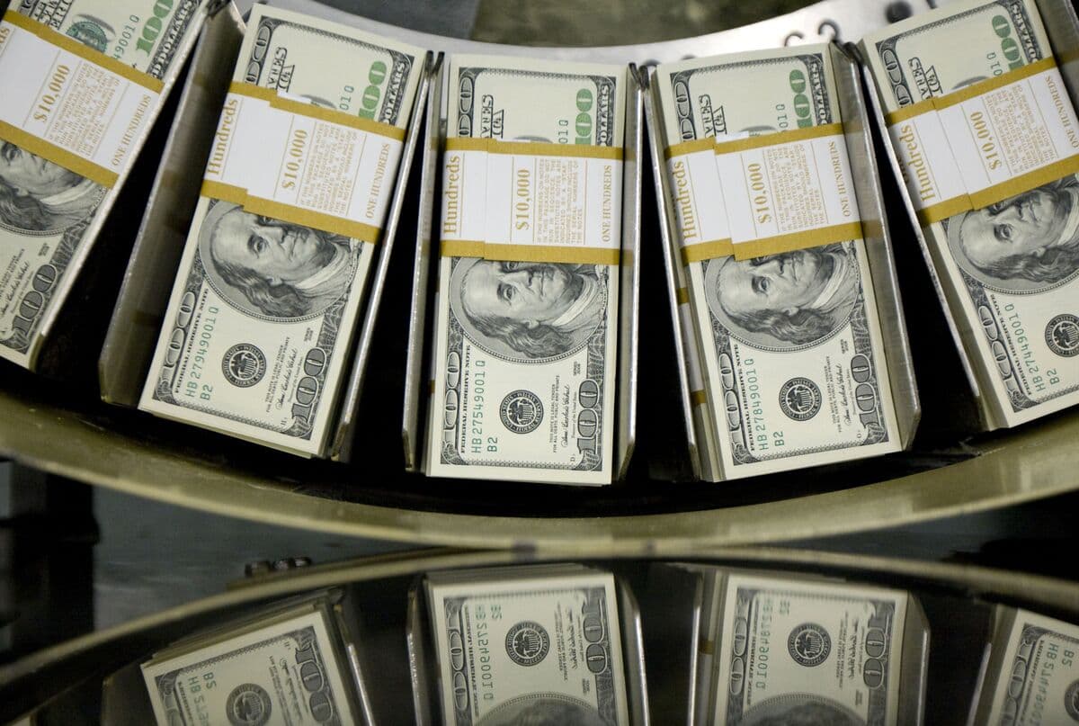 Foreign Inflow Hopes Shift Focus Away from 100-a-Dollar Fears for Rupee