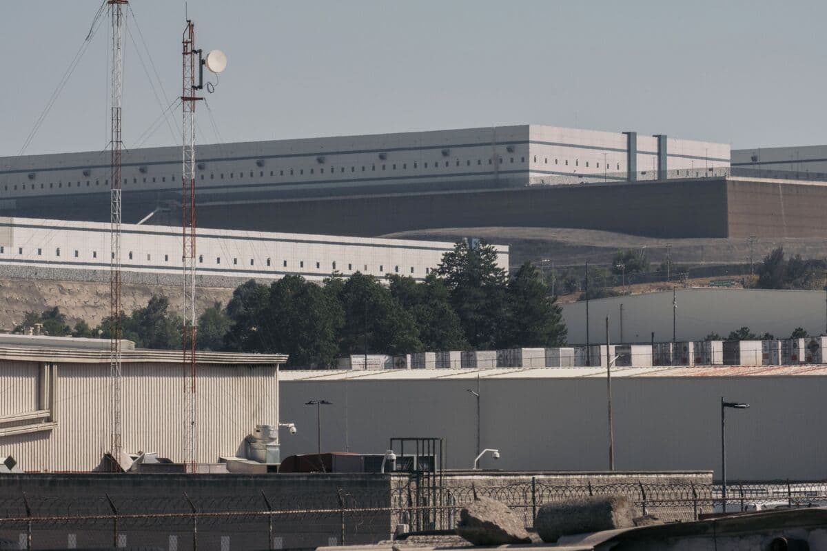 Mexico’s Fibra MTY to Buy Fibra Macquarie in $1.7 Billion Deal