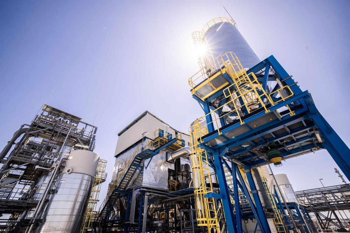 Mol Shares Drop After Petrochemicals Plant Explosion in Hungary