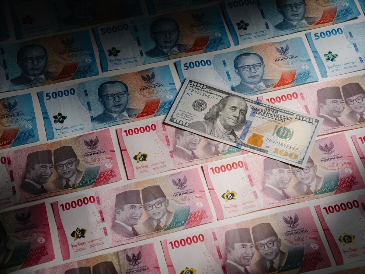 Danantara Prices Debut Dollar Bond Despite Indonesia Market Rout