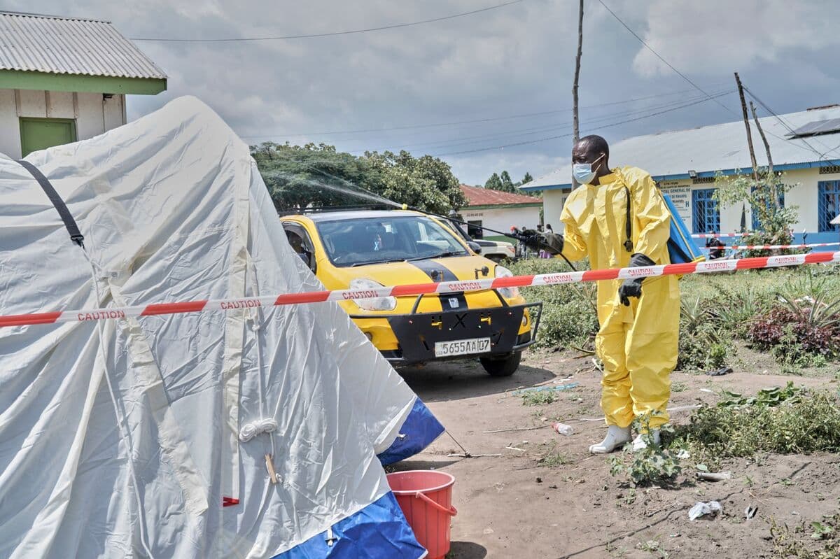 Ebola Spreads Across Congo as Flights Halted, Supplies Run Low