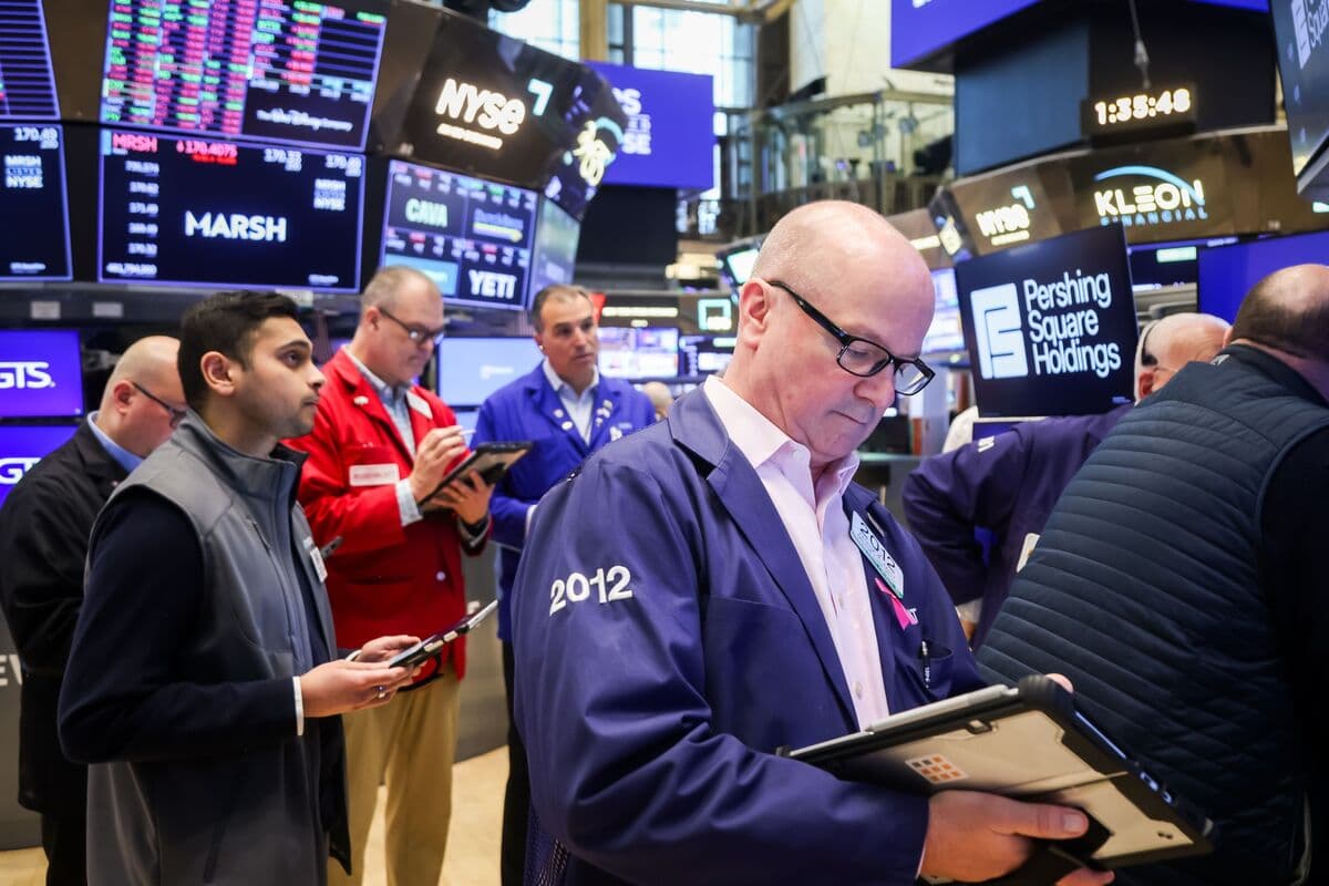 Stock Futures Fall as Nvidia Fails to Spark Lift; Walmart Slides
