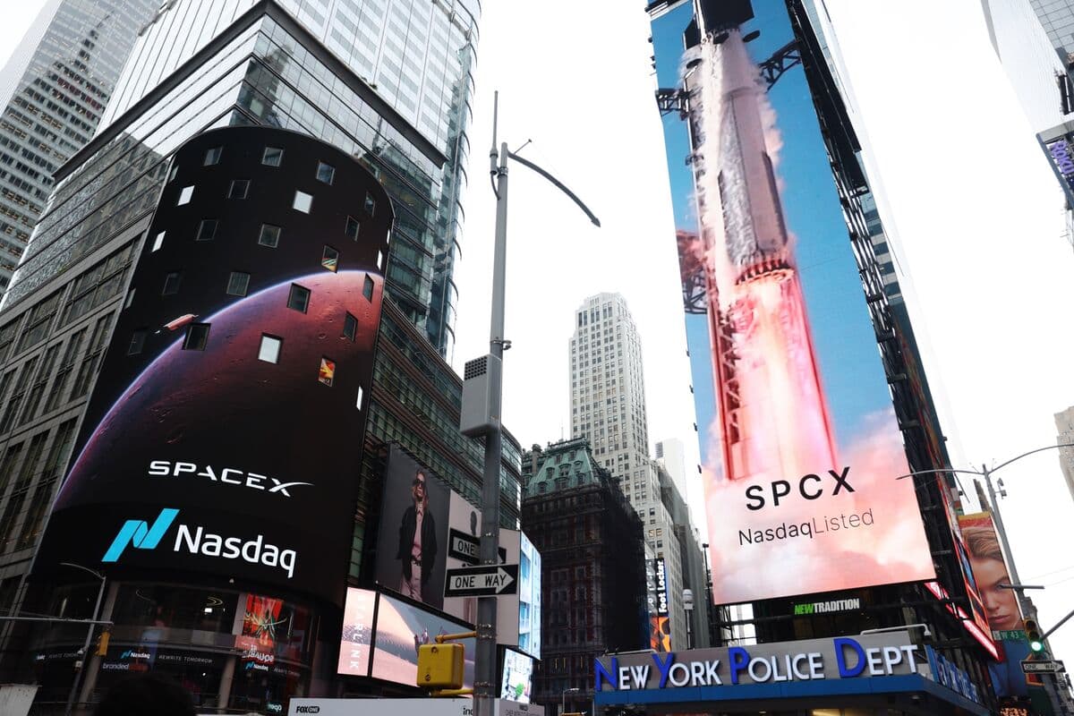 Bitcoin Bottom Hunters Are Eyeing Up AI Frenzy and SpaceX IPO