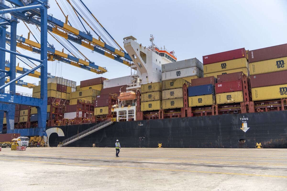 India’s Trade Gap Narrows as Middle East War Hits Shipments