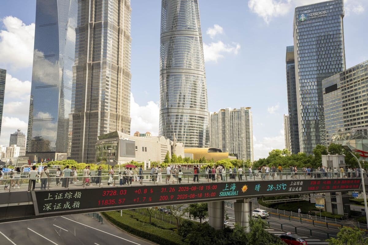China Traders Rush for Exit After Cross-Border Flow Crackdown
