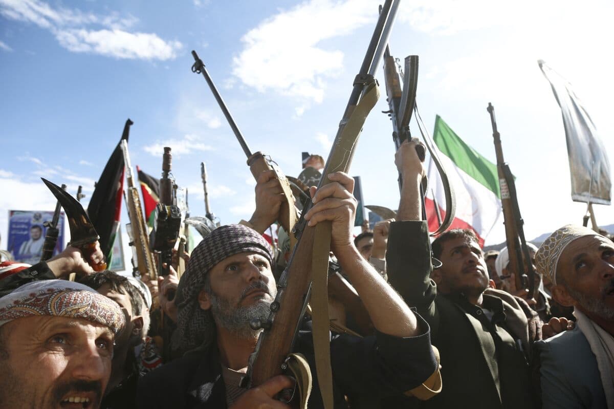 How Houthis’ Red Sea Shipping Threat Risks Bigger Oil Shock