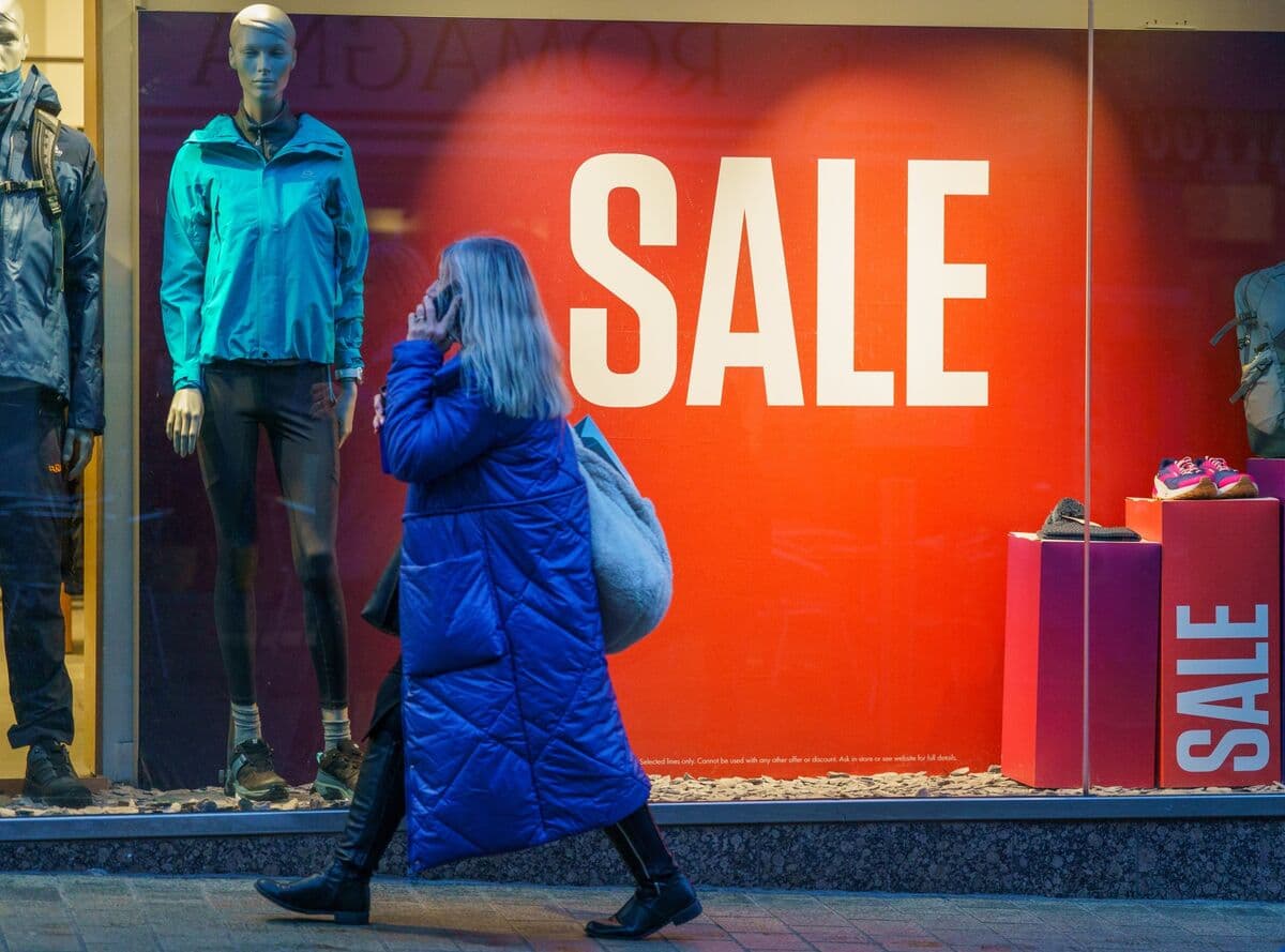 Frasers Weighs £500 Million Bid for Shopping Center, Sky Reports