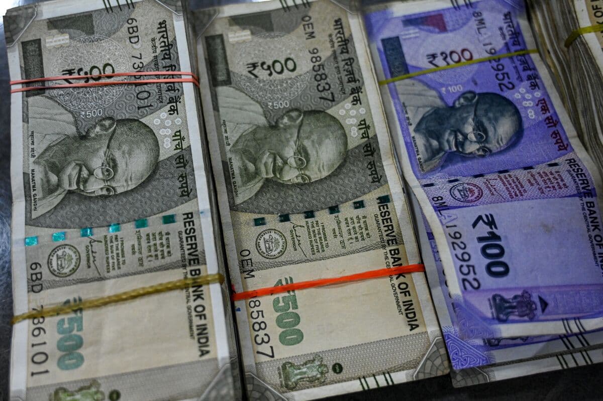Global Funds Brace for More Rupee Losses With 100 in Sight