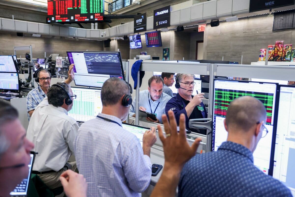 Technology Megacaps Tumble as Rotation Trade Gathers Momentum