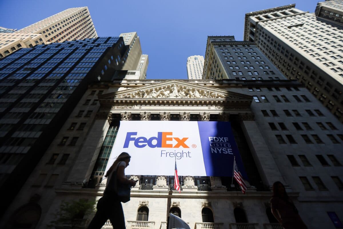 FedEx Freight Shares Fall in First Trading Day After Spinoff