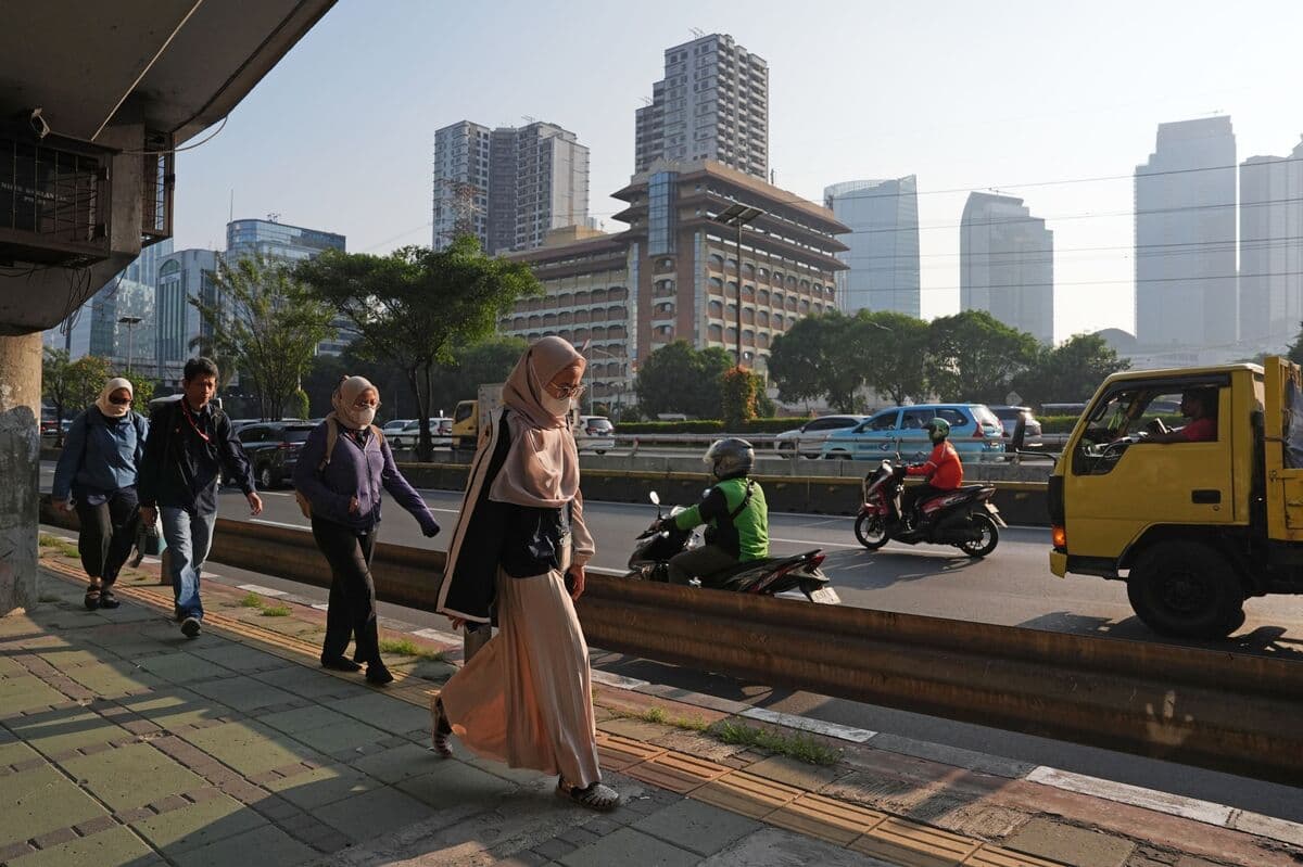 Indonesia’s Bond Selloff Extends After Offcycle Rate Increase