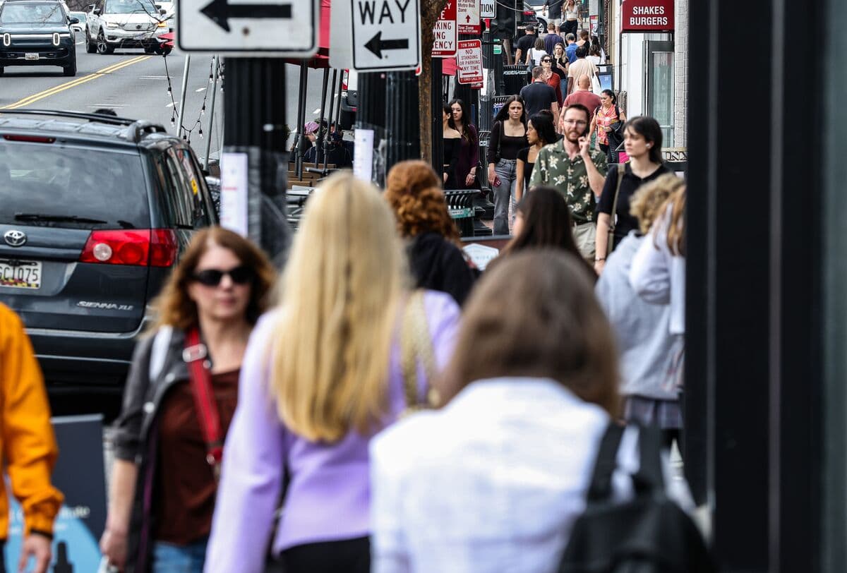 US Consumer Sentiment Drops to Record Low on Price Concerns