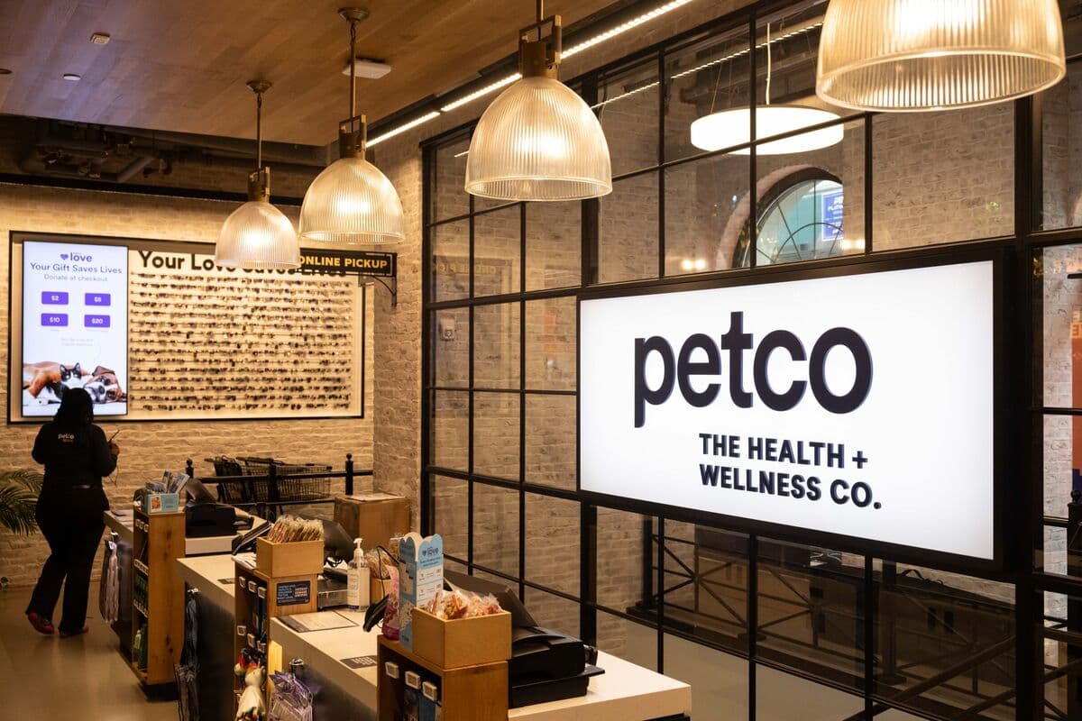 Petco Slides as CEO Comments Show Turnaround Not Finished