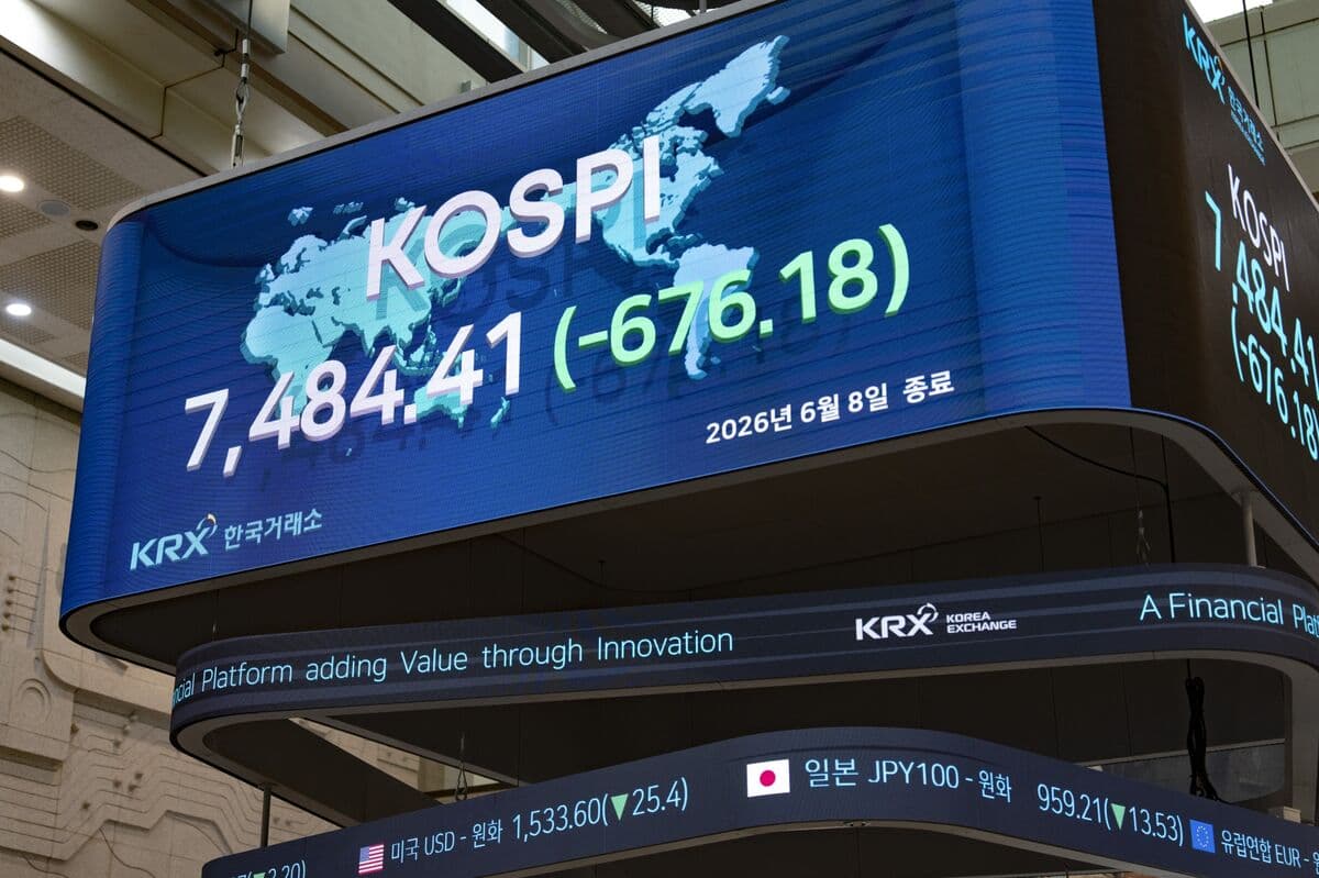 Korea’s Kospi Extends Losses on Chipmakers, War-Tied Jitters