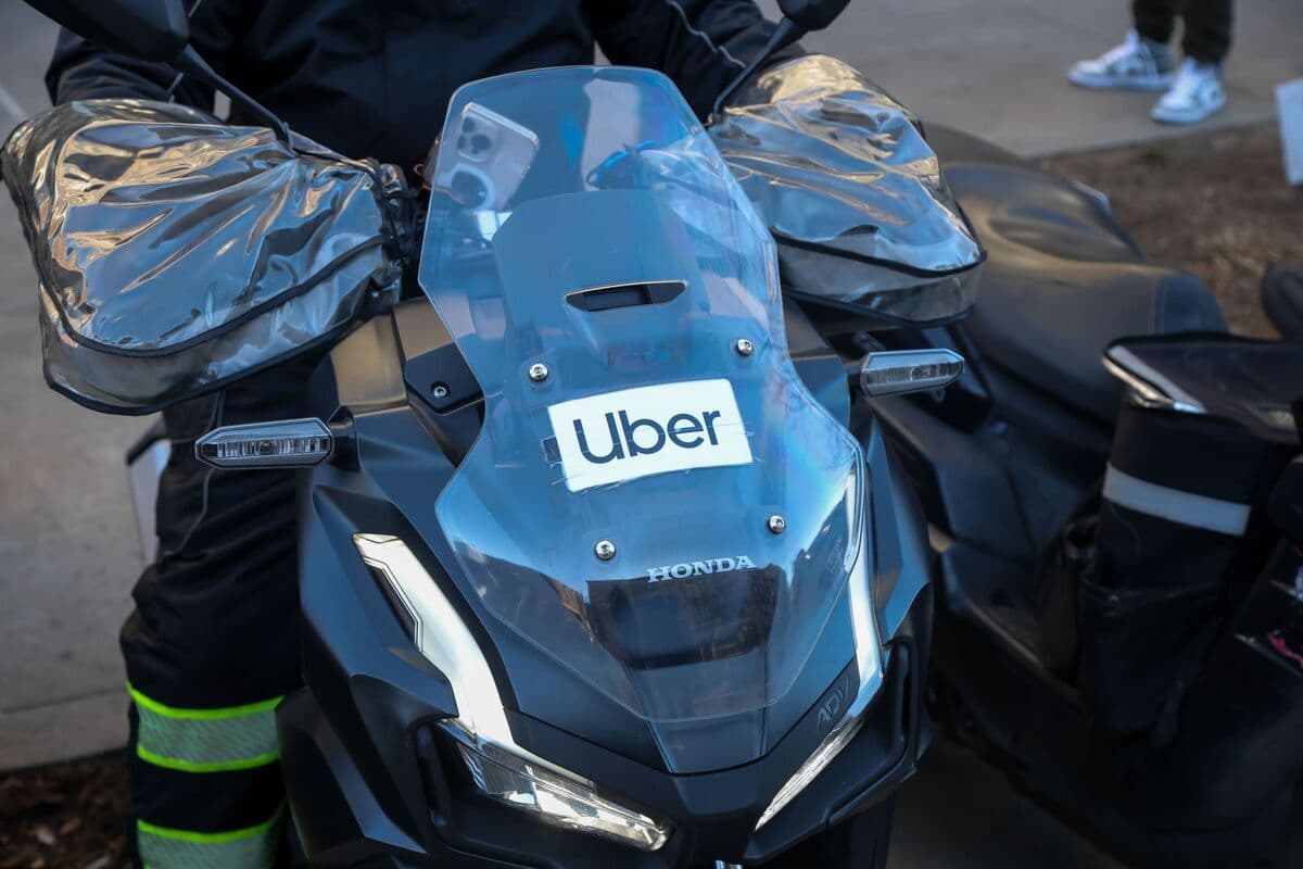 Uber Said to Study Full Takeover of Germany’s Delivery Hero