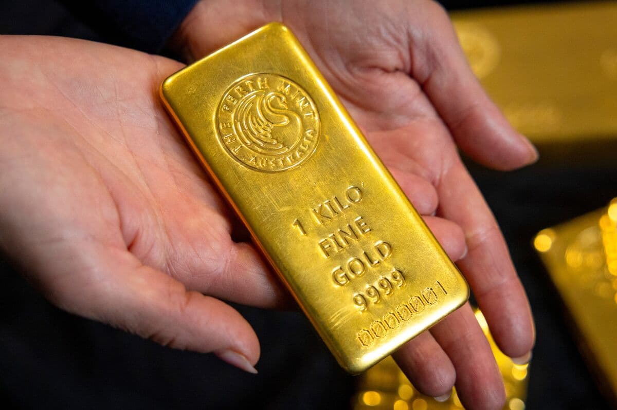 Gold Falls as Trump Rejection of Iran Offer Fans Inflation Fears